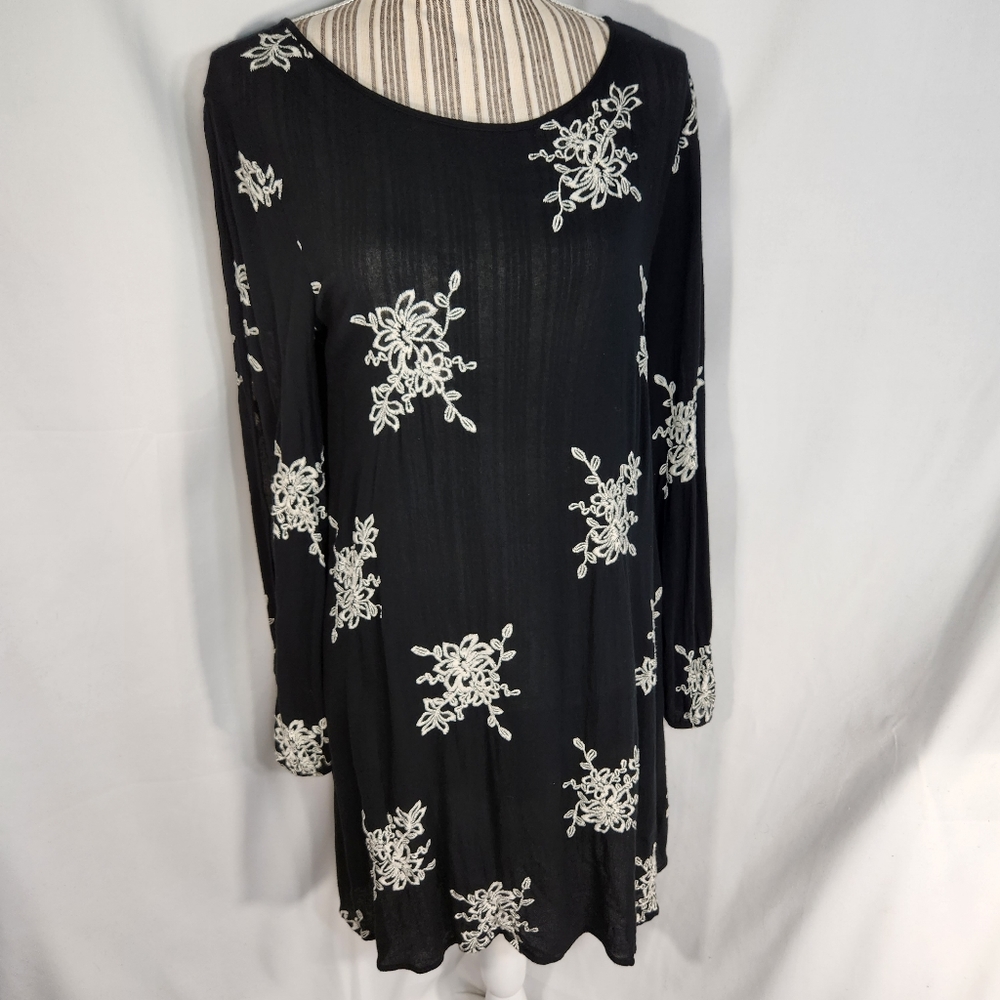 Xhilaration Black w/White Embroidered Floral Pattern Semi-Sheer Dress Size Large